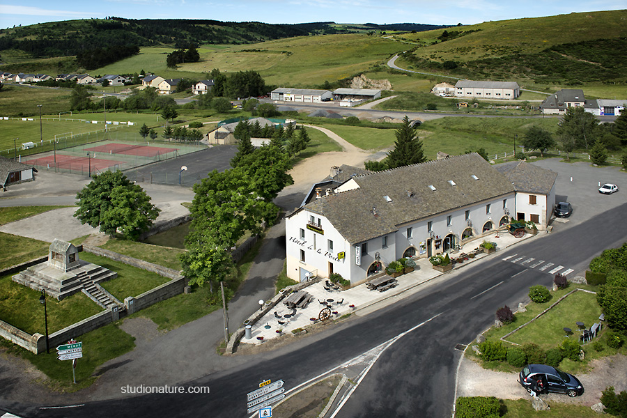 Hôtel de la Poste - Lozère - drone © studionature.com